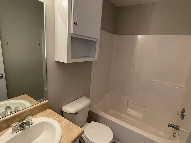 216 Claremont Ave — Photo 10