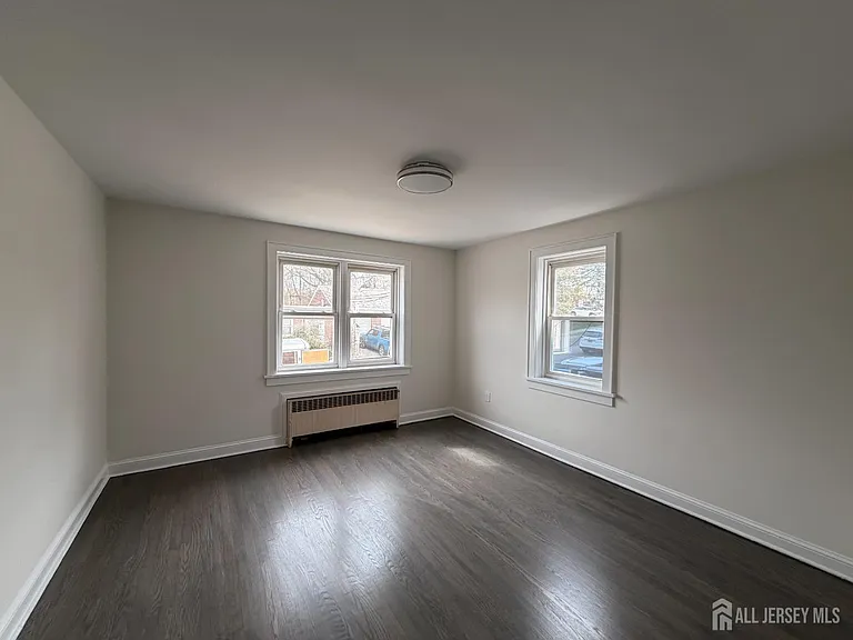 1020 Raritan Ave — Photo 14