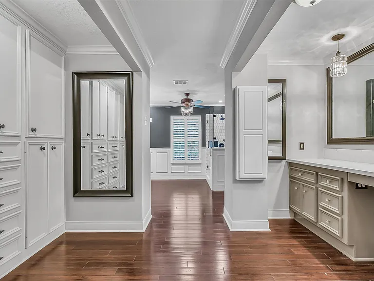 2111 Riverside Dr — Photo 14