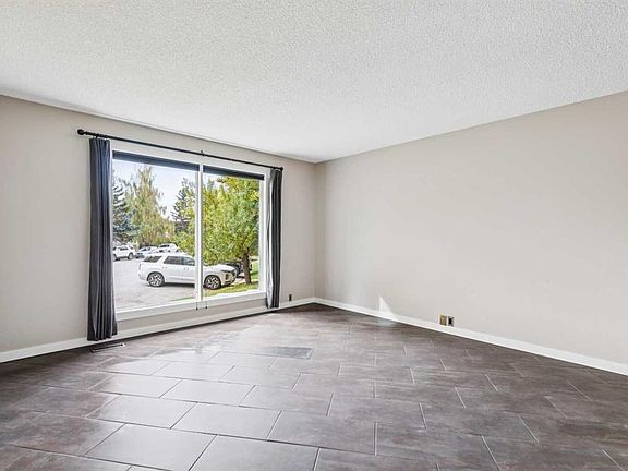 4th image of 48 Woodglen Ct SW
