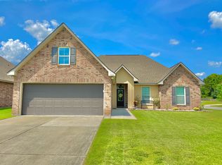 100 Peak Valley St, Youngsville, LA 70592