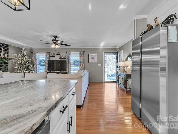4th image of 222 Brentwood Dr