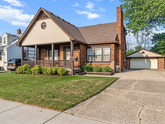 2nd image of 22358 Firwood Ave