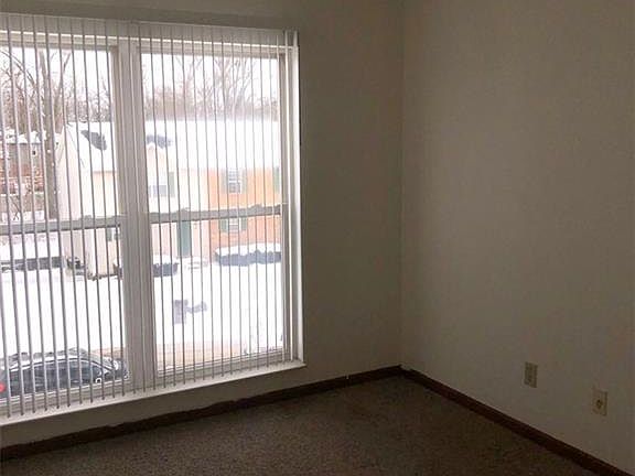 2nd image of 422 Sycamore Dr #424