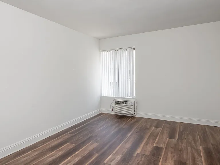5851 Hazeltine Ave. — Photo 29