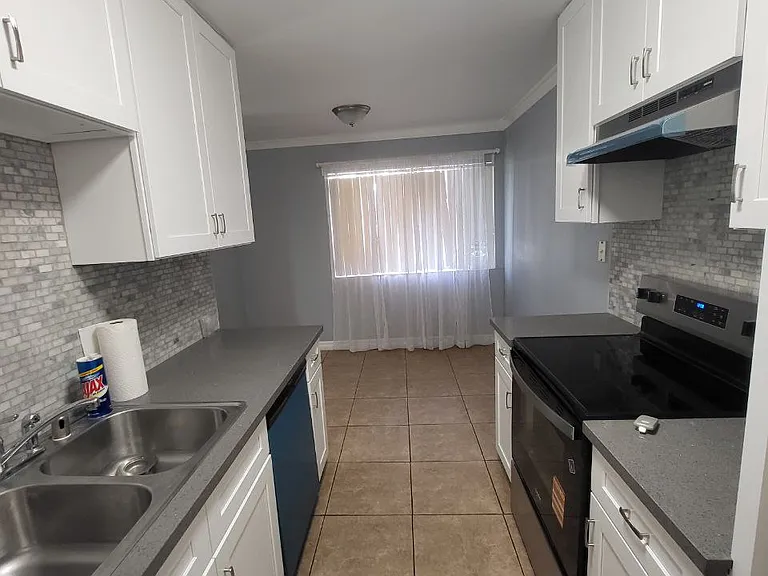 121 Sinclair Ave — Photo 2