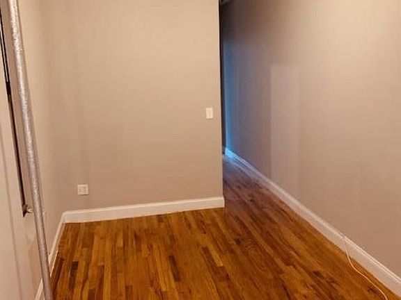 3rd image of 534 W 47th St APT 3W