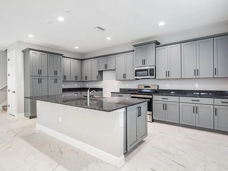 3912 S Church Ave — Photo 20