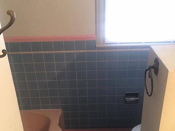 5th image of 909 E Guadalupe St