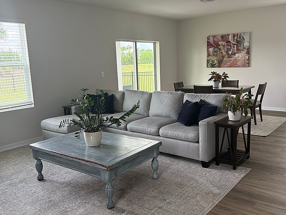 4th image of 3427 Hilltop Cir