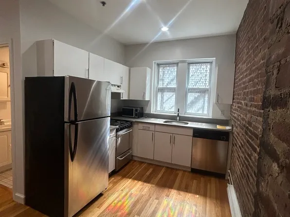 6 Cleveland Pl APT 3, Boston, MA 02113