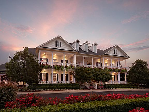 Resident's Club w Fitness Center