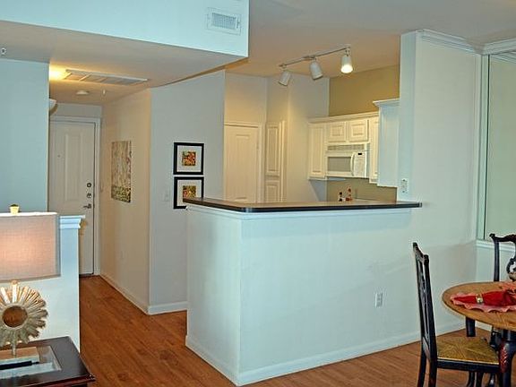 2nd image of 2802 N Carroll Ave APT 1104