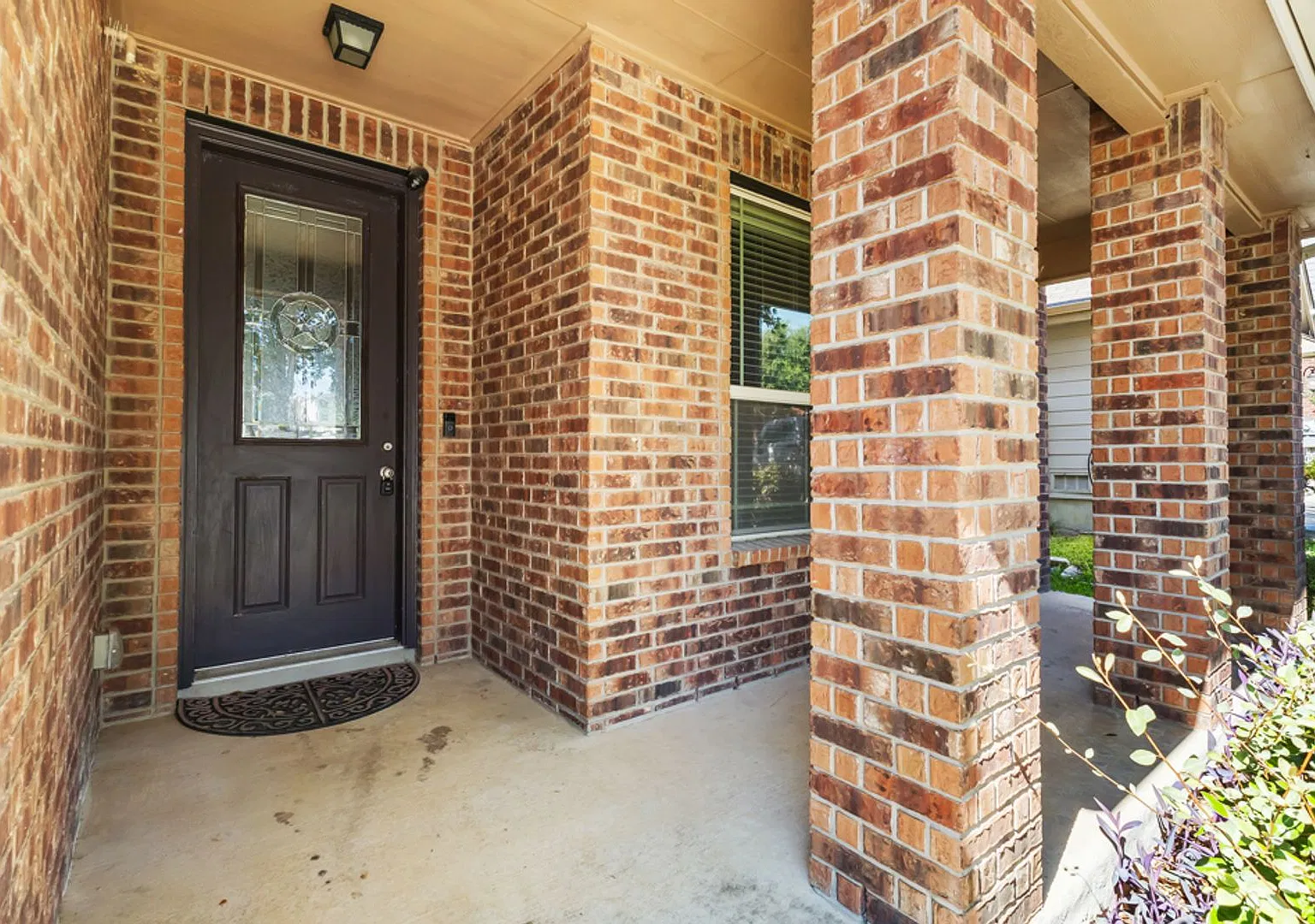 Beautiful 4-Bedroom Home in Cibolo Valley | Downstairs Primary Suite, Game Room & Community Pool! — Photo 3