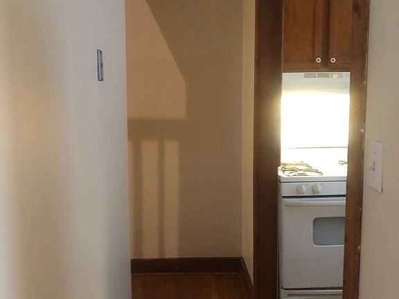 3rd image of 528 E 12th St