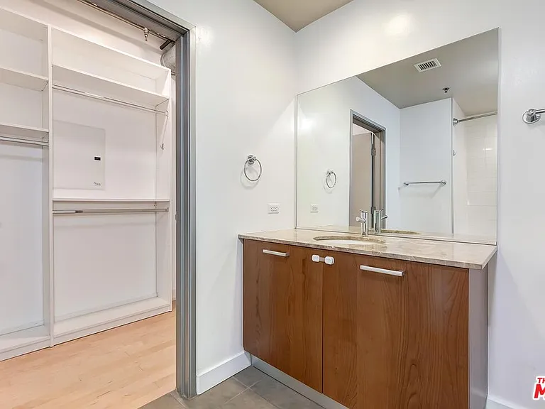 645 W 9th St #500 — Photo 18