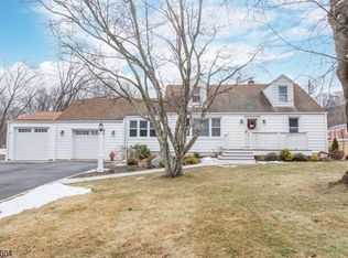 101 Kiel Ave, Kinnelon, NJ 07405