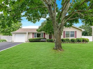 29 Woodbrook Dr, Ridge, NY 11961