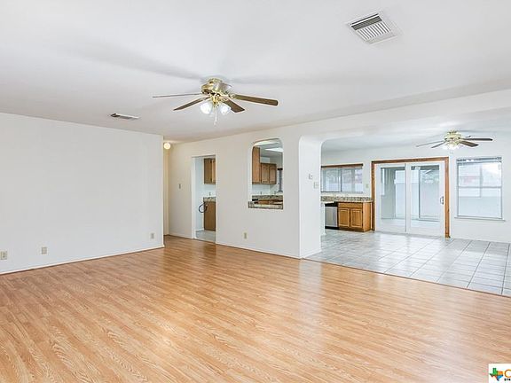 5th image of 738 Pinehurst Dr
