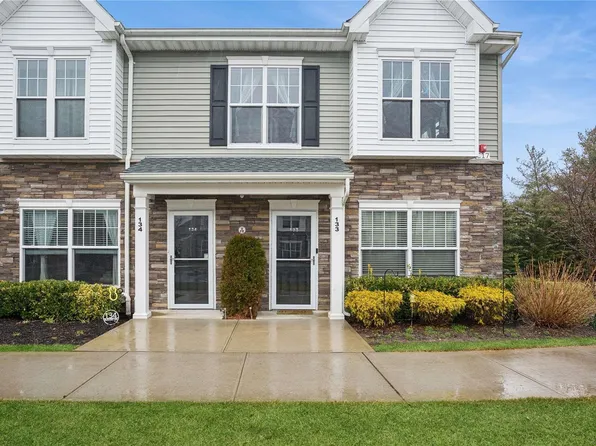 133 Weatherby Lane #133, Central Islip, NY 11722