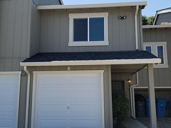 3rd image of 1080 Memorial Dr APT B