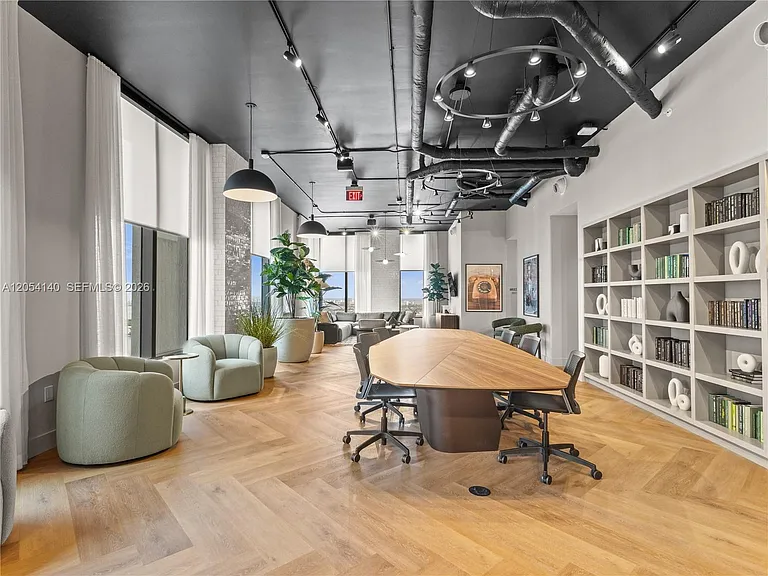 121 NE 5th St #901B — Photo 24