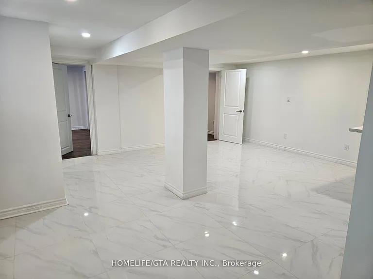 11 Kenton Dr — Photo 4