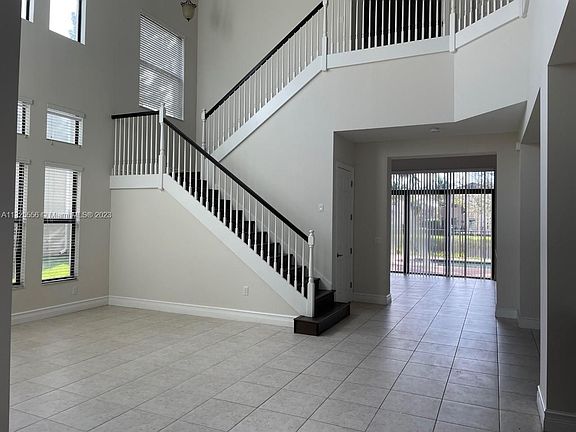 4th image of 8240 Lost Creek Ln