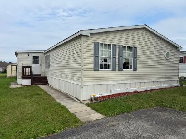 32 Village Dr, Mount Pleasant, PA 15666