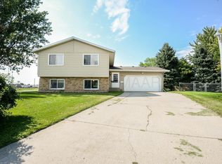 2904 15th Ave S, Moorhead, MN 56560