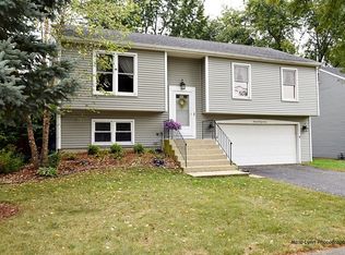 1347 Lancaster Ave, St Charles, IL 60174