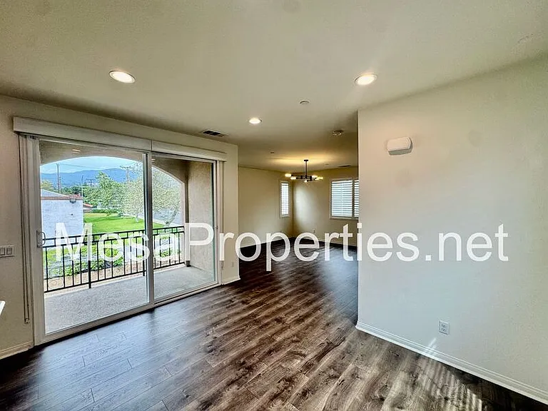 795 Hazel Way — Photo 9