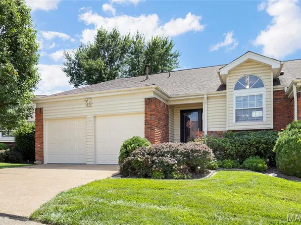 1927 Bennington Common Dr, Saint Louis, MO 63146