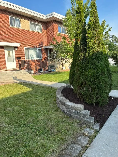 3 bed, 1.5 bath, 1599 sqft, $2,300 — Photo 2