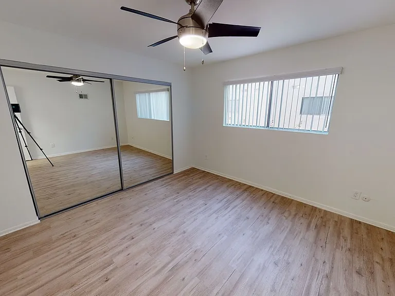 Royal Terrace Apartments — Photo 7