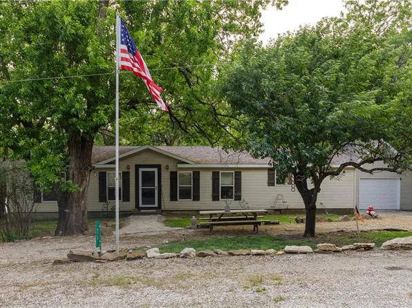 25 El Dorado Ln, Linn Valley, KS 66040