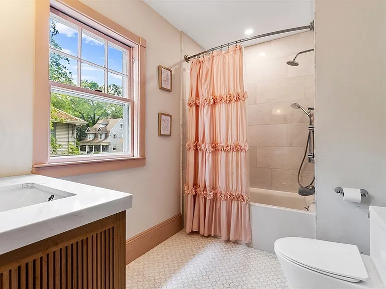 12 Windermere Ave #1 — Photo 9
