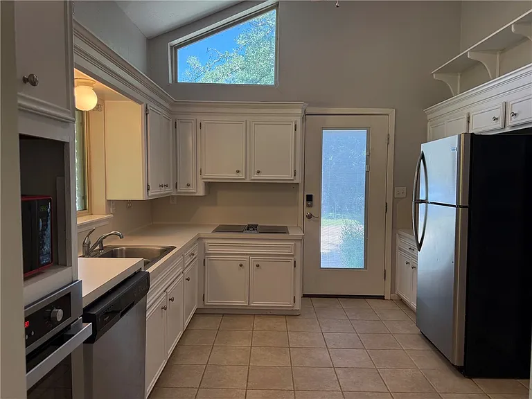 6015 Los Robles Dr #A — Photo 7