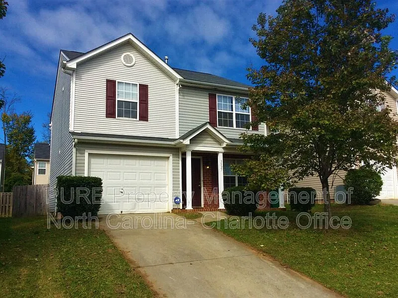 3 bed, 2.5 bath, 1638 sqft, $1,695 — Photo 3