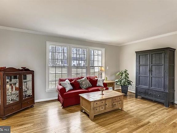 4th image of 1008 Harriman St
