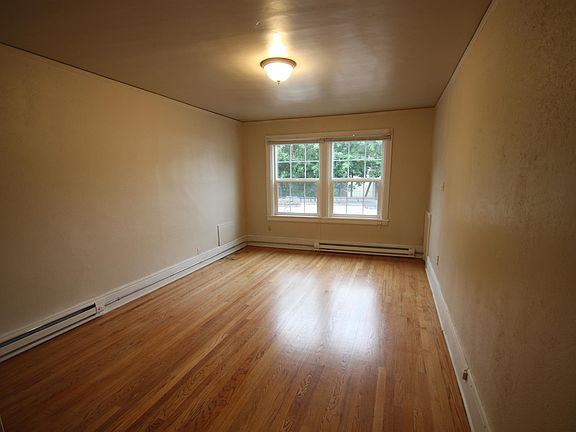 5th image of 439 University Ave #24