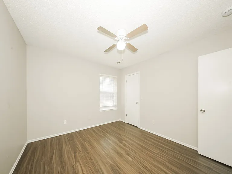 5421 Sudbury Ln — Photo 11