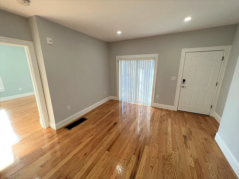 372 Oxford St #4 — Photo 11