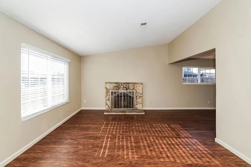 4 bed, 1563 sqft, $3,095 — Photo 4
