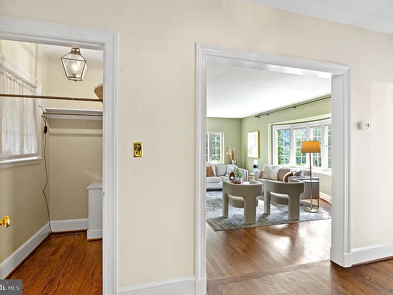 7704 Crossland Rd — Photo 22