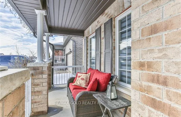 65 Woodhatch Cres — Photo 3