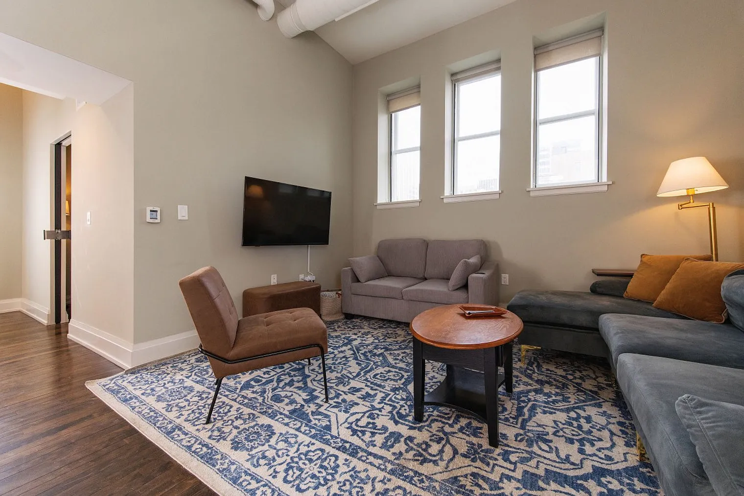 2 bed, 2.0 bath, 1001 sqft, $3,797 — Photo 3