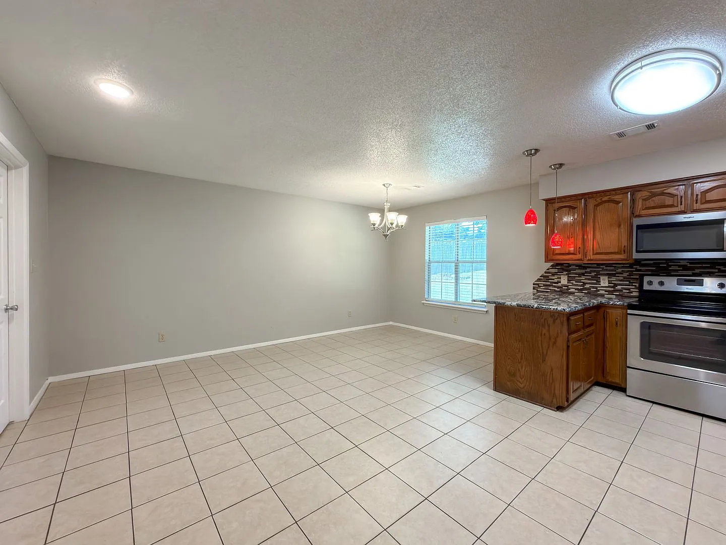 Lovely Home for lease! - 3 Bed, 2 Bath, 2 Car Garage in South Fort Smith! — Photo 4