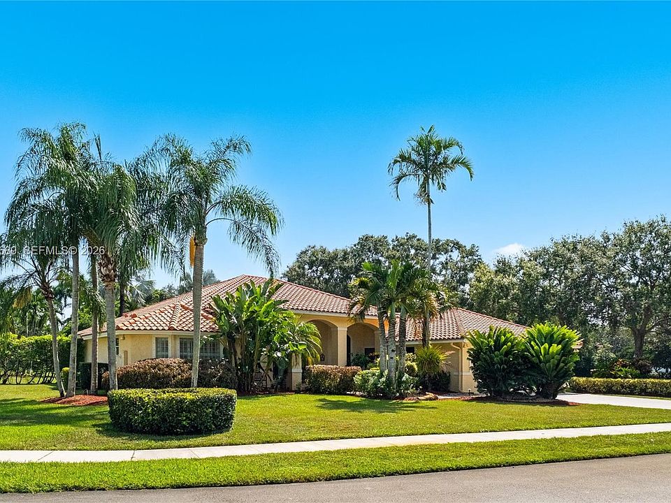 1st image of 10660 SW 44th Ct