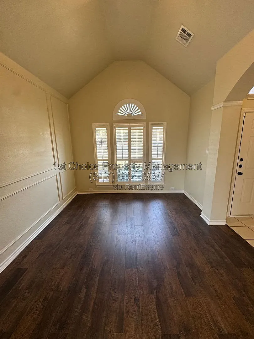 5 bed, 3.0 bath, 2698 sqft, $2,995 — Photo 4